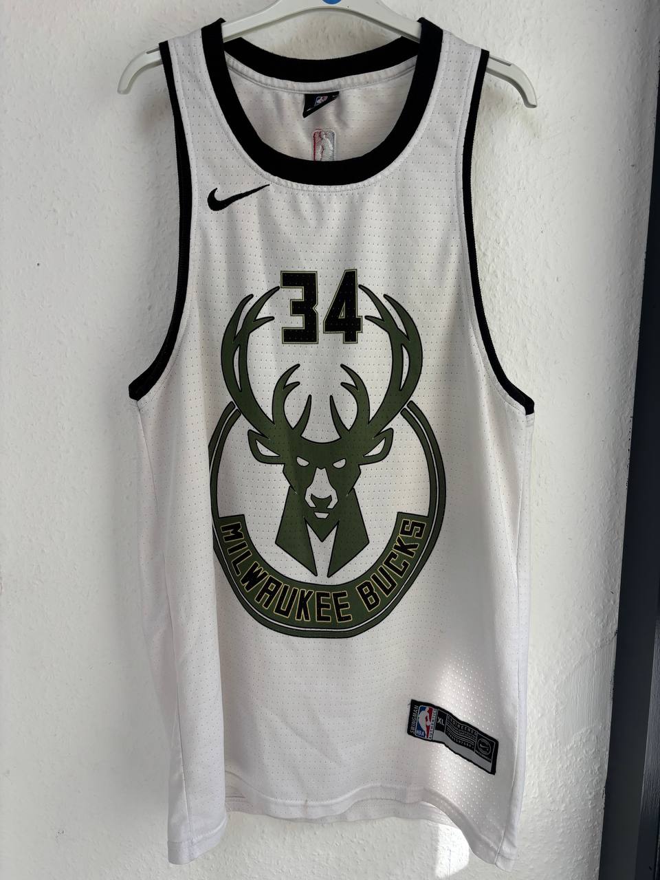 Nike Milwaukee Bucks Giannis Antetokounmpo Association Edition Jersey #34 (XL)