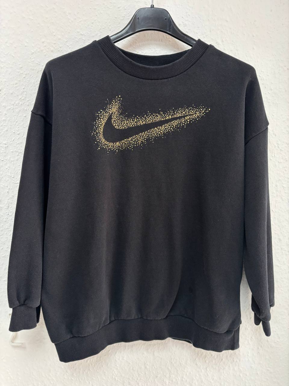 Nike Gold Fleck Swoosh Black Crewneck Sweatshirt (11 - 13 Years)