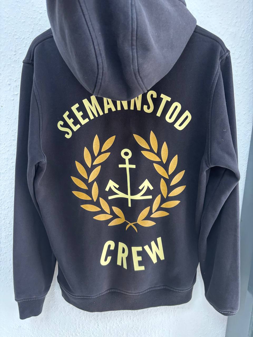 Wellcoda Men's Black Anchor & Laurel Wreath Pullover Hoodie (M - L)