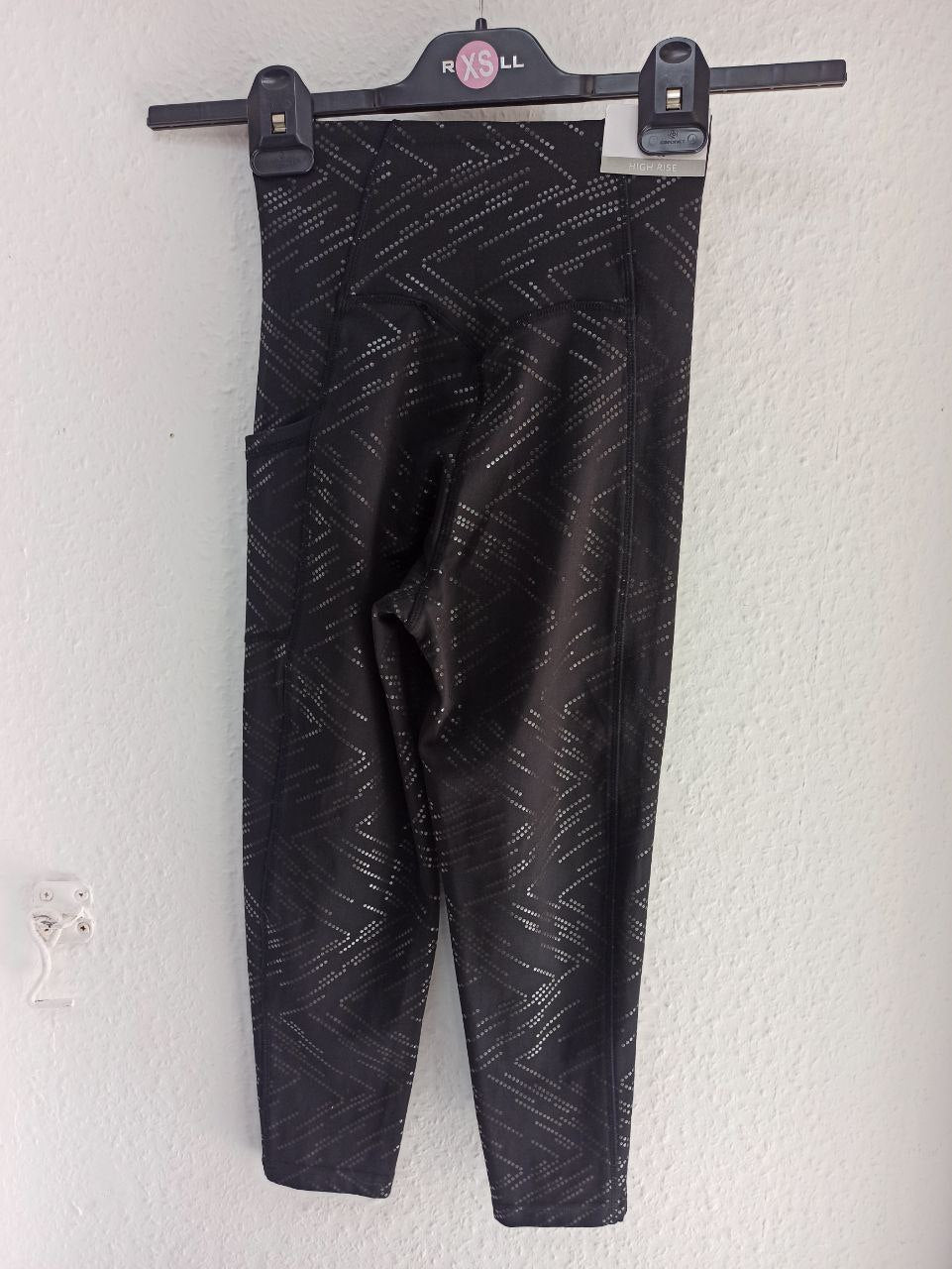 Black Patterned Athletic Capris with Pockets (XS)