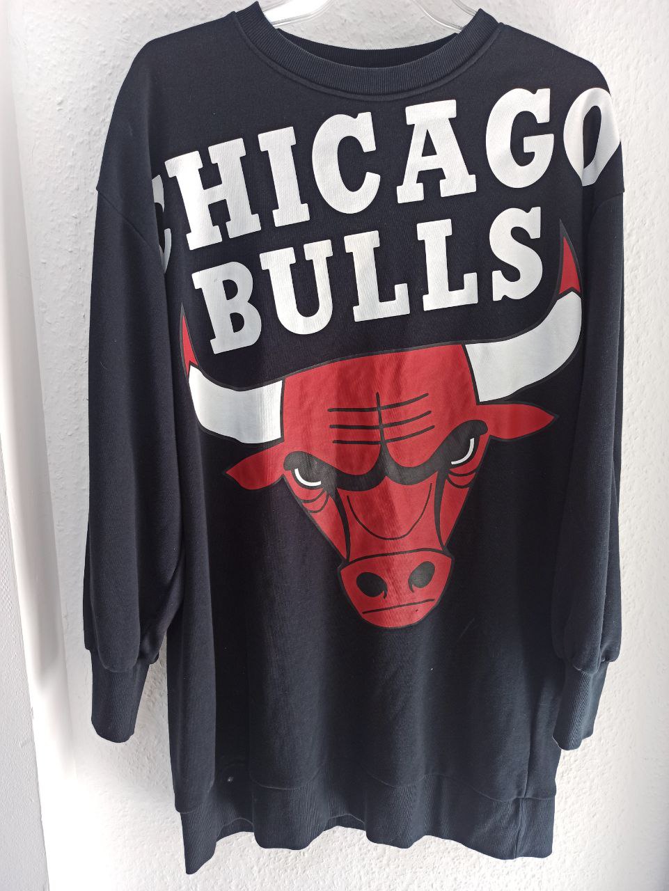 Vintage Style Chicago Bulls NBA Basketball Logo Black Sweatshirt / Jumper (S -M)