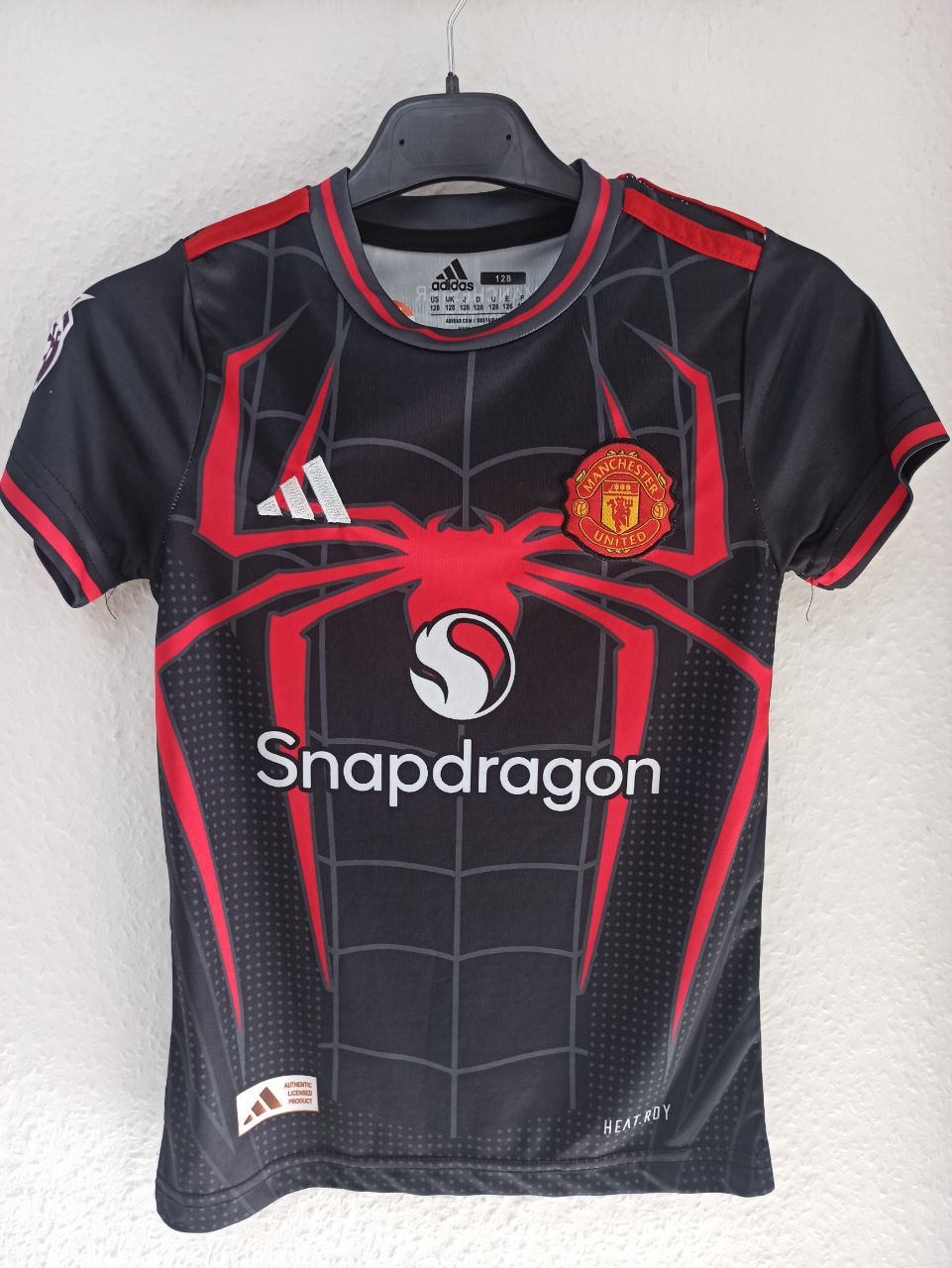 Manchester United Garnacho #17 Spider-Man Fourth Kit 2023/24 (7 - 8 Years)