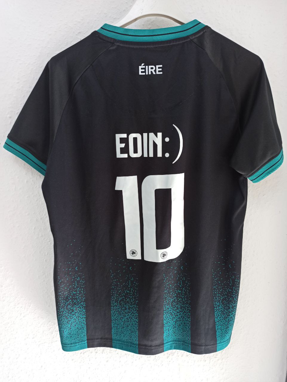 Ireland Away Kit with 'Eoin' and #10 (12 - 13 Years)