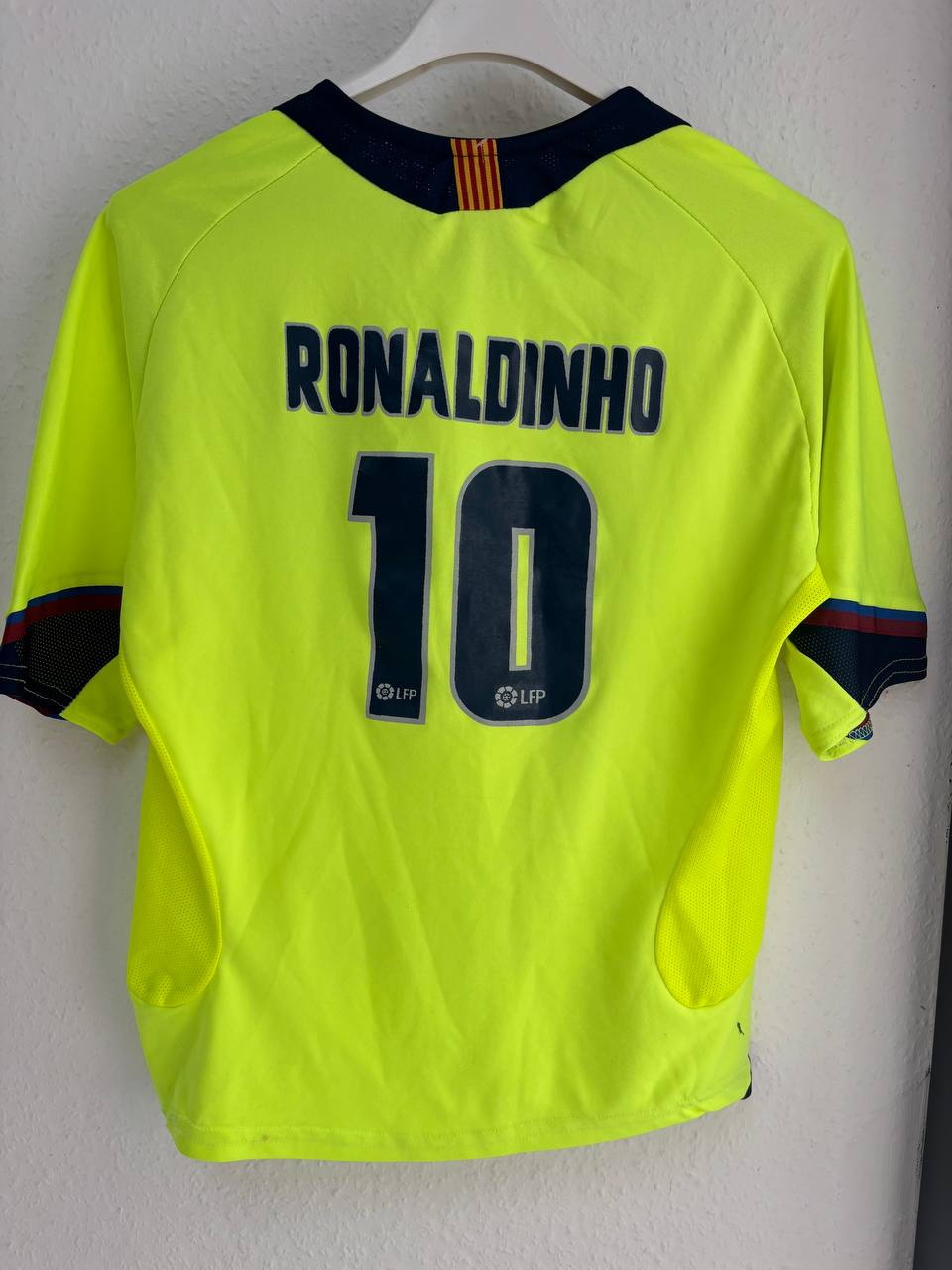 FC Barcelona Away/Third Jersey 2005-07 – Neon Yellow Ronaldinho #10 (11 - 13 Years) (XS)