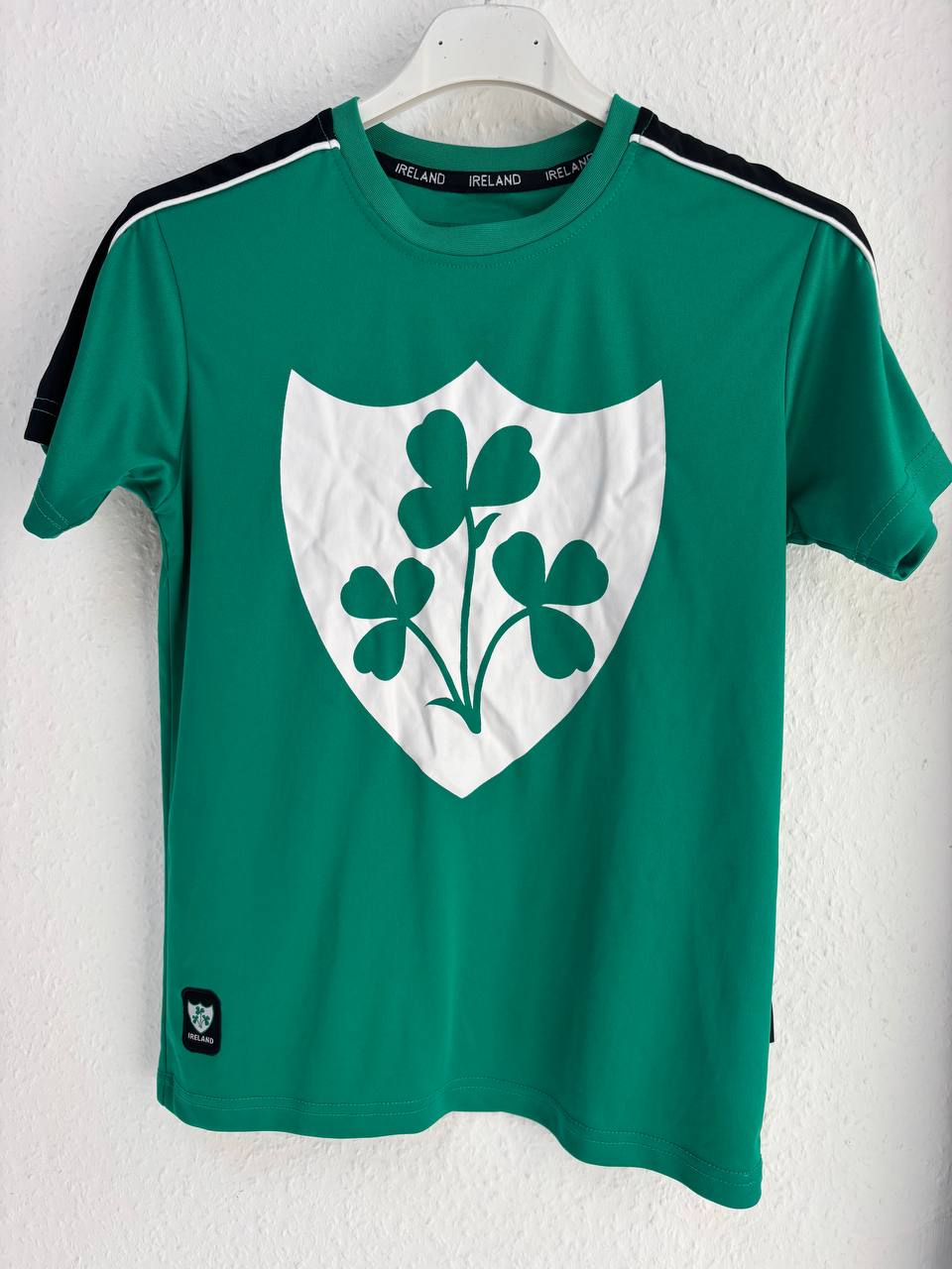 Ireland Rugby/Supporter T-Shirt - Large Shield & Shamrock Graphic Green (9 - 10 Years)