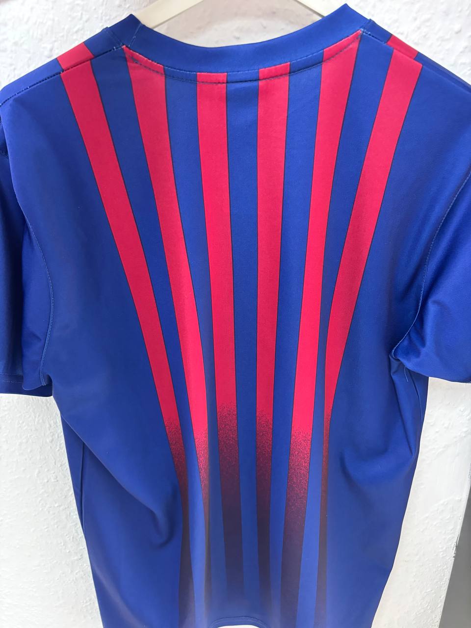 Classic FC Barcelona Blue & Red Striped Football Soccer Jersey Tee Shirt (S)