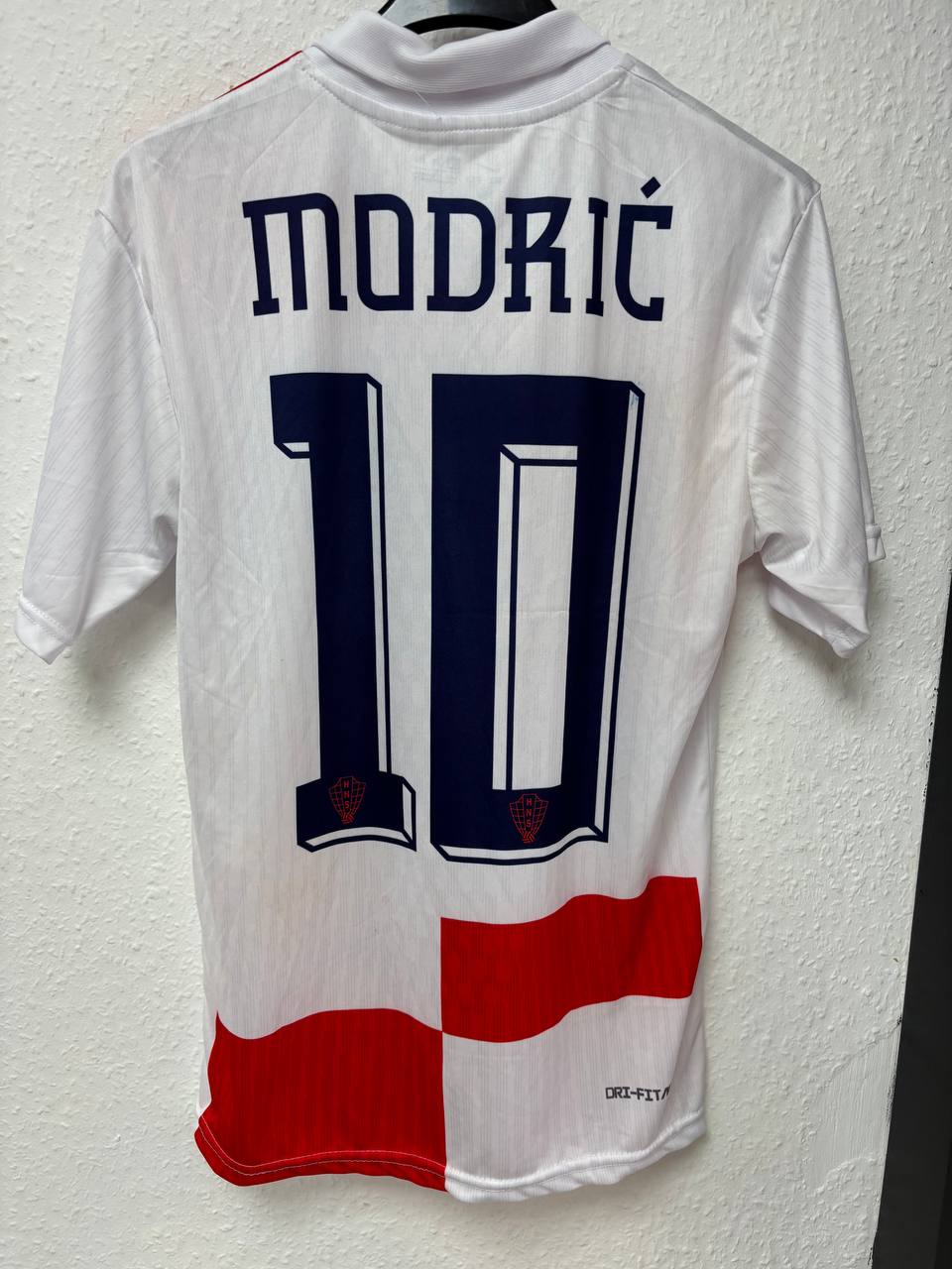 Iconic Croatia Home Jersey - Luka Modrić #10 (XS - S )