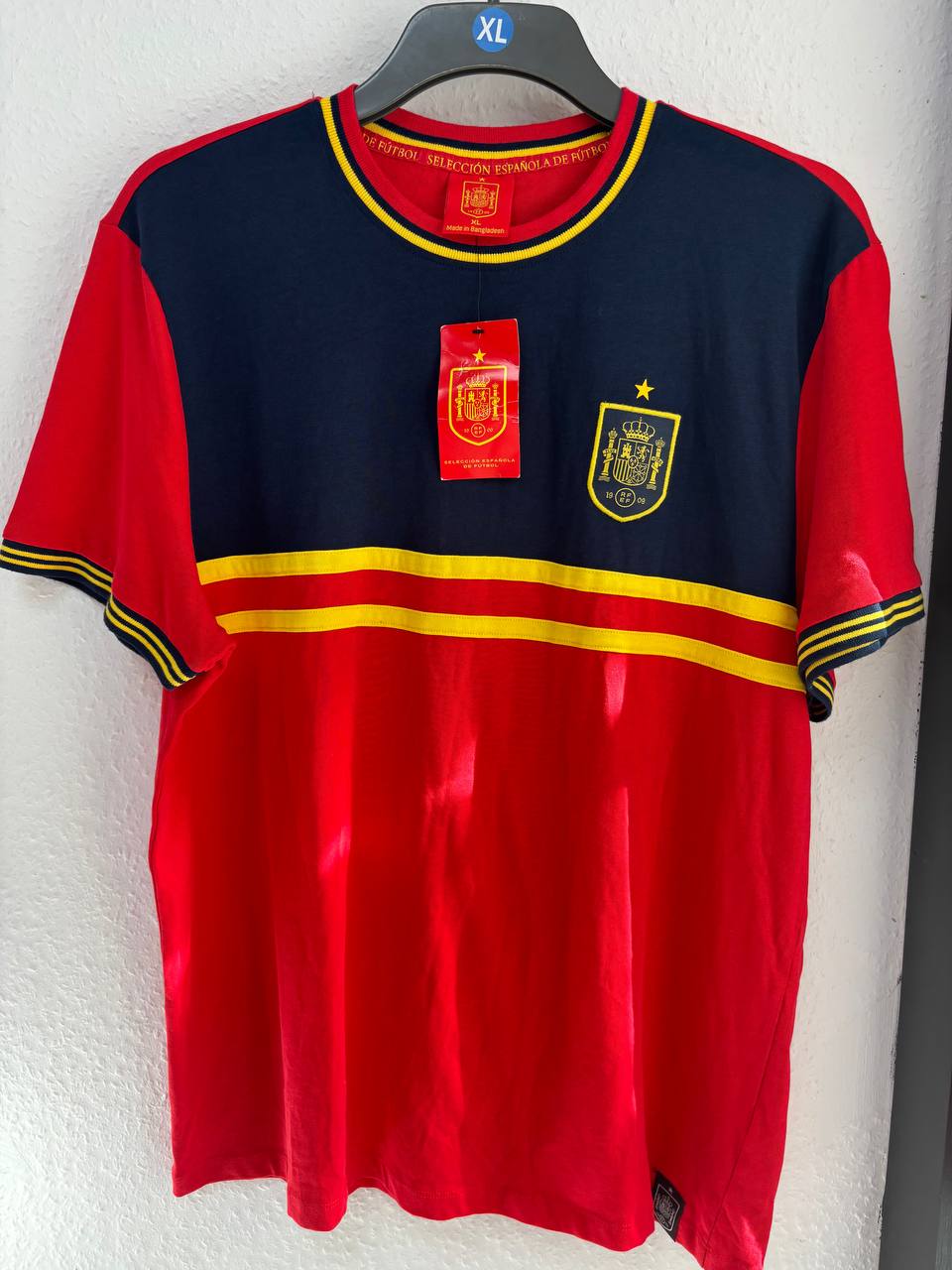 Spain National Football Team T-Shirt - Red/Navy Retro Heritage Style  (XL)