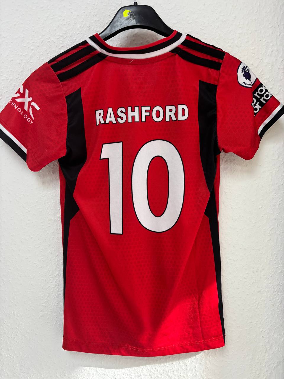 Kids' Manchester United Home Football Jersey (6 - 8 Years)