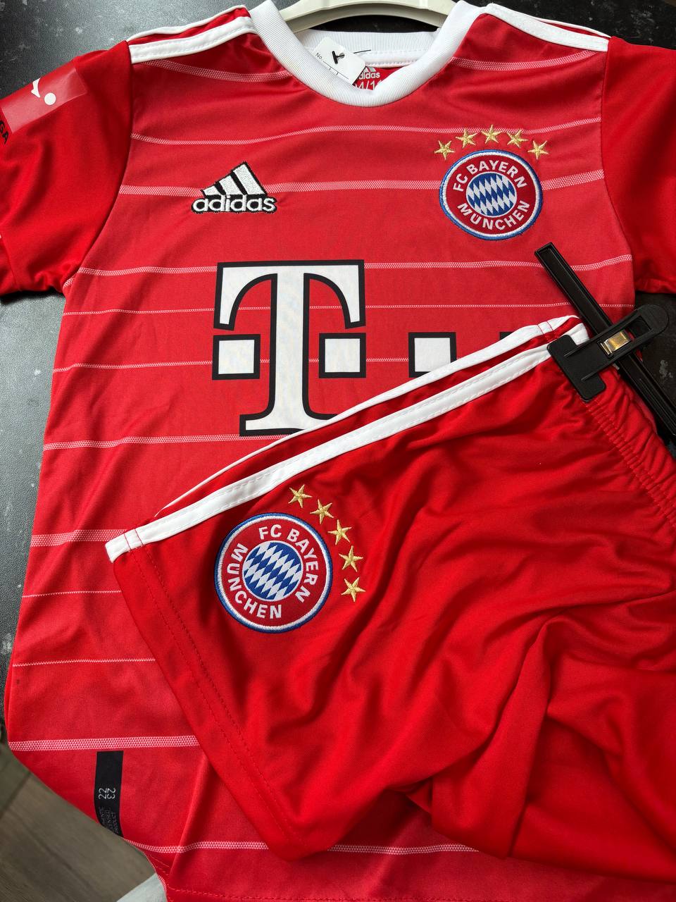 Kids' FC Bayern München Home Kit Set - Red Adidas Youth Jersey & Shorts (5 - 7 Years)