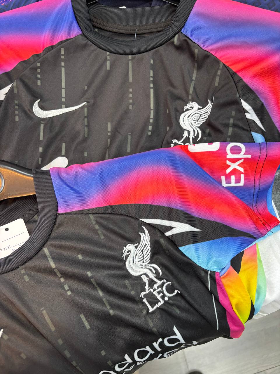 Liverpool FC Goalkeeper/Special Edition Black Jersey (3 - 5 Years)