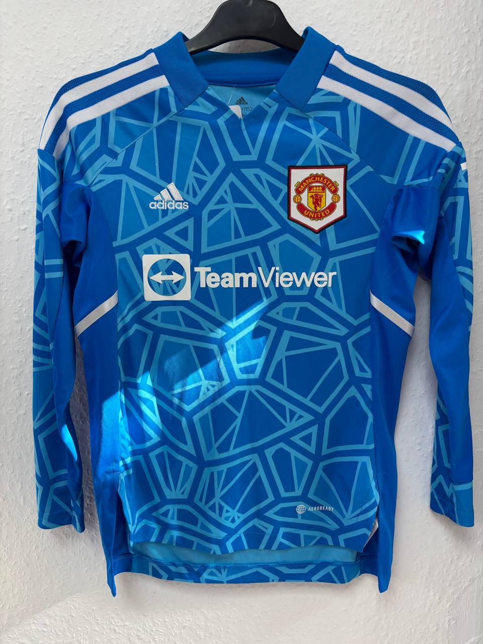 Manchester United Goalkeeper Long Sleeve Jersey  (10 - 12 Years) NEW