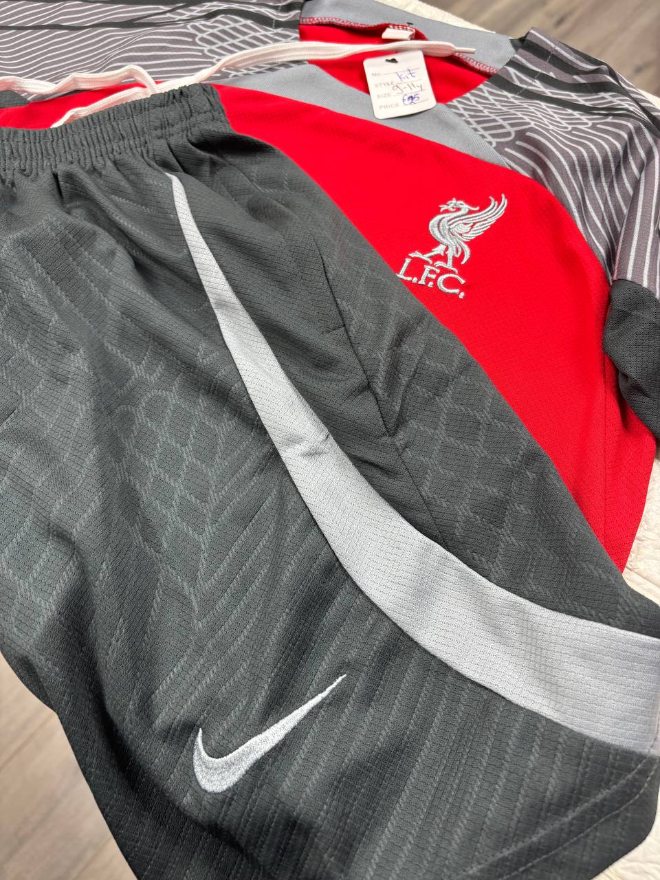 Liverpool FC Training Kit Set - Red Top & Black Shorts with AXA Sponsor (8 - 10 Years)