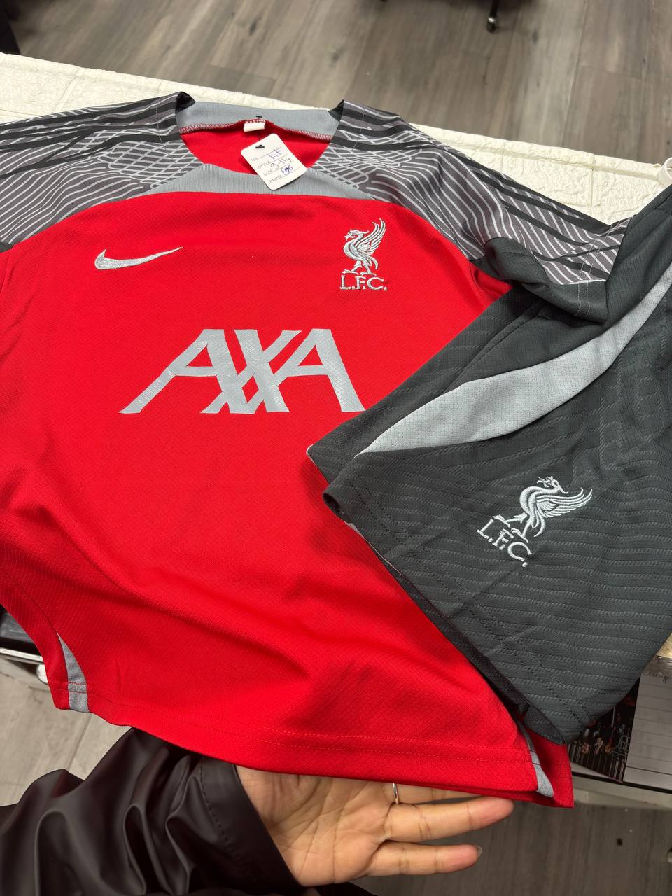 Liverpool FC Training Kit Set - Red Top & Black Shorts with AXA Sponsor (8 - 10 Years)