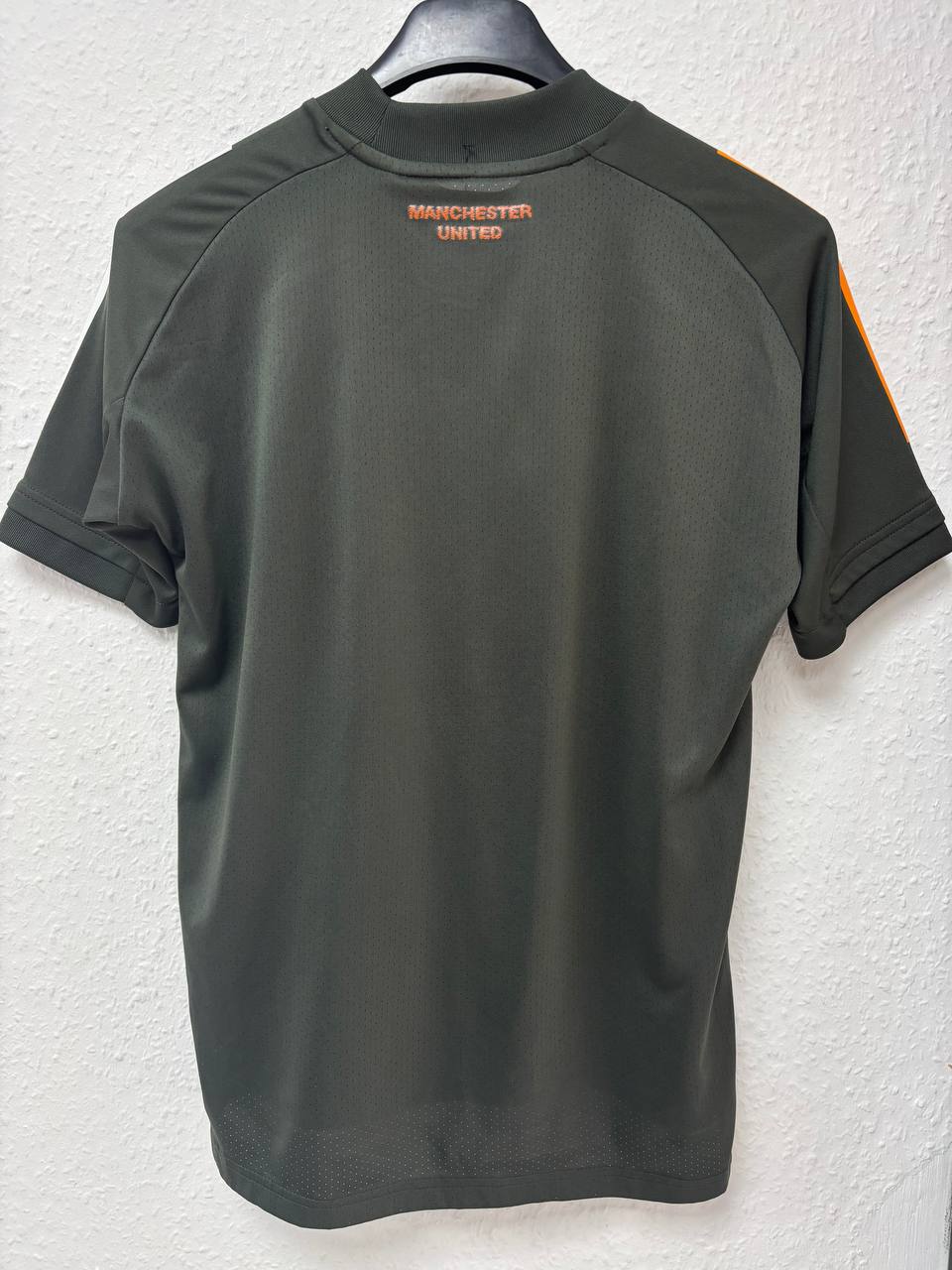 Manchester United Training Jersey - Dark Grey with Orange/White Stripes NEW (10 - 12 Years)