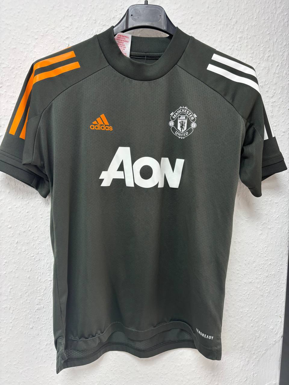 Manchester United Training Jersey - Dark Grey with Orange/White Stripes NEW (10 - 12 Years)