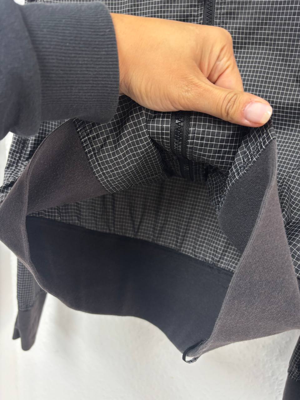 Bench Black Grid Pattern Full-Zip Windbreaker Jacket | Hooded Casual Cropped Style (XS - S )