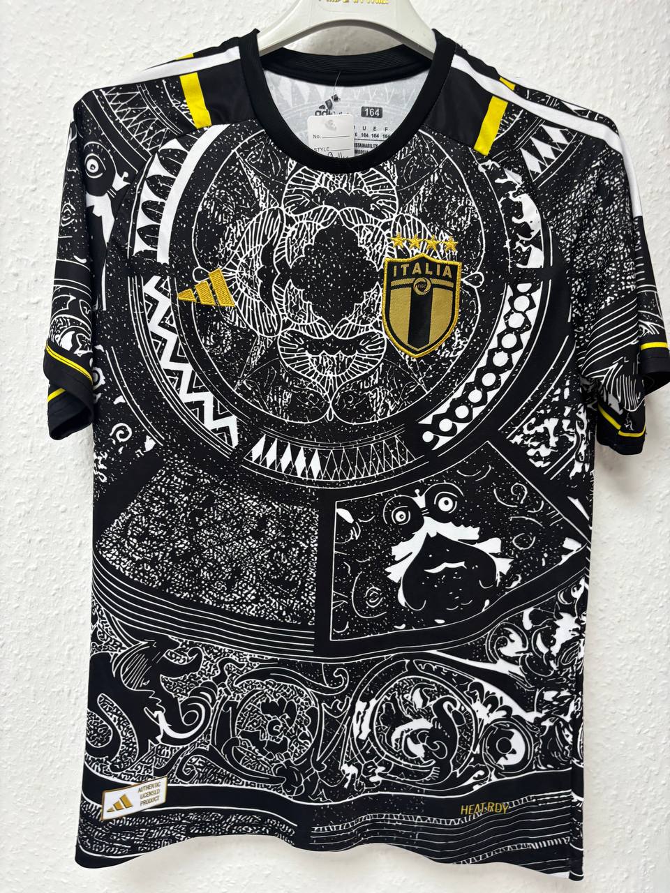 Special Edition Italia (Italy) Jersey - Black & White Graphic Print - Gold Crest (9 - 11 Years)